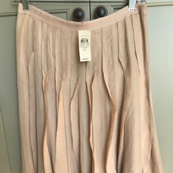 NWT Ann Taylor Beige Pleated Silk Skirt - Size 4